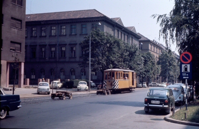 {short description of image}